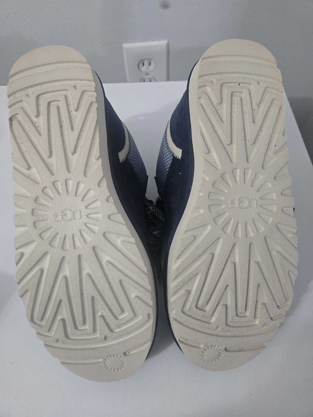 Rare! UGG Lowmel Dark Indigo & Sea Salt Plush Sneakers – Women’s 8 - Picture 6 of 9